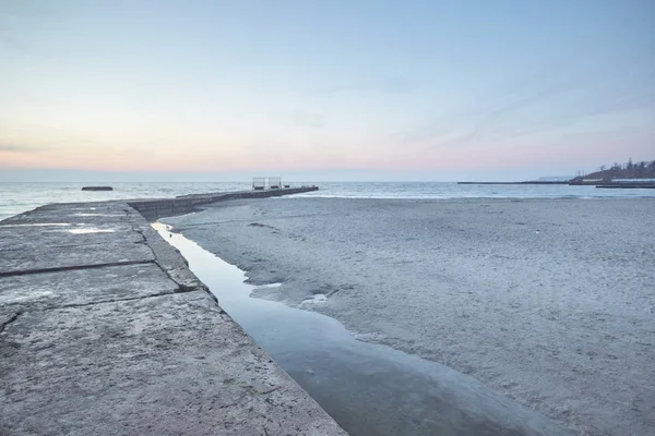 Molo e mare in pietra — Foto Stock