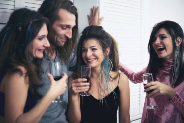 Boho stil arkadaşlar evde parti