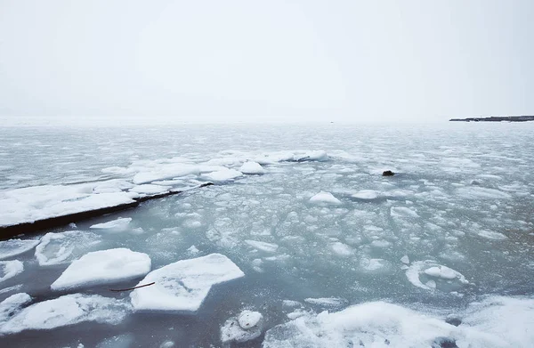 Mar congelado no inverno. — Fotografia de Stock