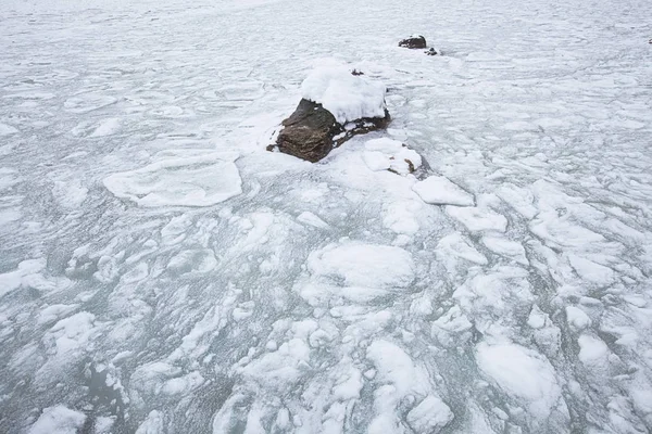 Mare ghiacciato in inverno. — Foto Stock