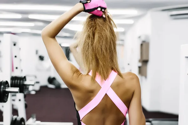 粉色运动服的女人 — 图库照片