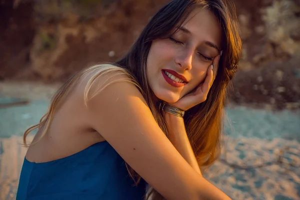 Smiling young girl with long hair — Stock Photo, Image