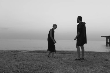 şık giysiler içinde poz Çift