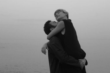 şık giysiler içinde poz Çift