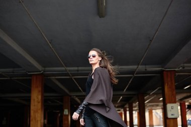 hipster kadın ceketi poz 