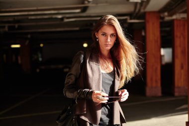 hipster kadın ceketi poz 