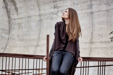 hipster kadın ceketi poz 