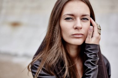 hipster kadın ceketi poz 