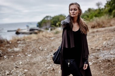 hipster kadın ceketi poz 