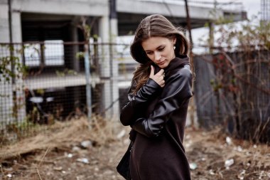 hipster kadın ceketi poz 