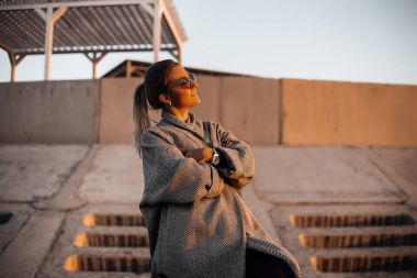  açık havada poz güzel kadın portresi