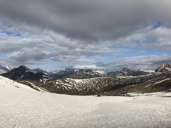 Picturesque View Snowy Mountains Sunny Day — Stockfoto