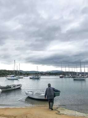 binalar ve yat limanında