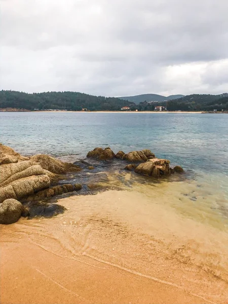 Vue Pittoresque Sur Eau Mer Turquoise Avec Littoral Sauvage Vagues — Photo