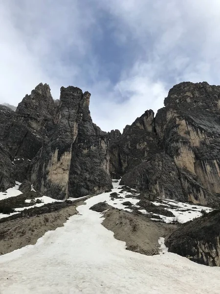 Pintoresca Vista Las Montañas Nevadas Durante Día —  Fotos de Stock