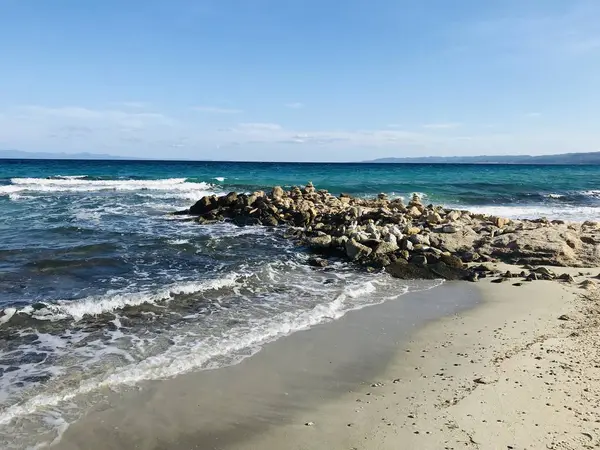 Vue Pittoresque Sur Eau Mer Turquoise Avec Littoral Sauvage Vagues — Photo