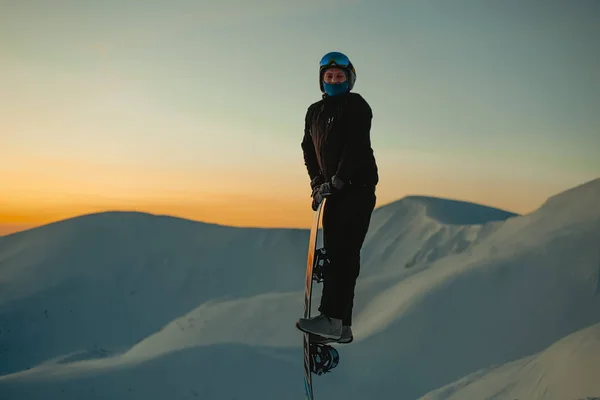 Férfi Snowboard Álló Snowboard Télen Hegyek — Stock Fotó