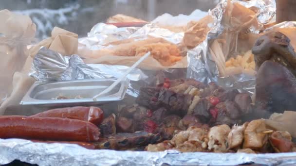 Matstånd på den traditionella julmarknaden — Stockvideo