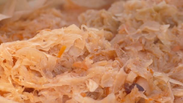 Food stall stewed sauerkraut in Christmas market — Stock Footage Food stall stewed sauerkraut in Christmas market Royalty Free Stock Video