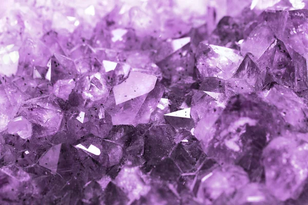 Améthyste fond violet — Photo