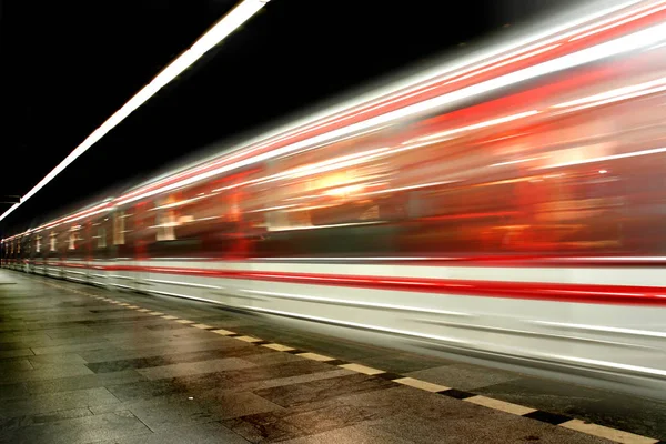 Metrô na praga (fundo de transporte ) — Fotografia de Stock