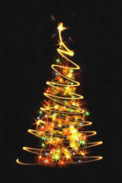 暗闇の中でクリスマス ツリー — ストック写真