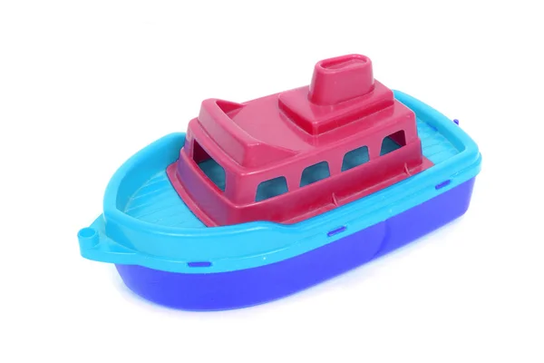 Пластиковая игрушечная лодка — стоковое фото