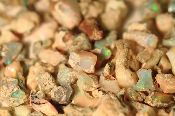 doğal opal mineral koleksiyon