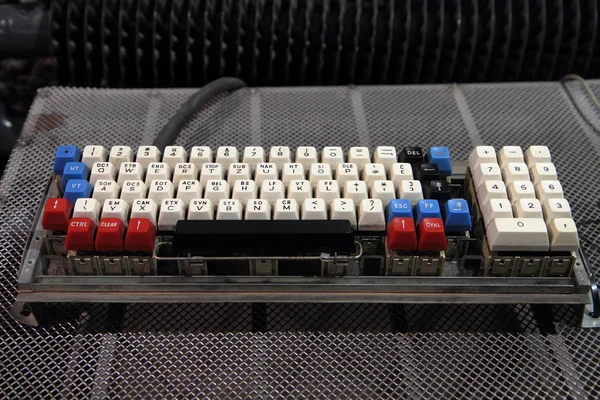 Старая клавиатура компьютера — стоковое фото