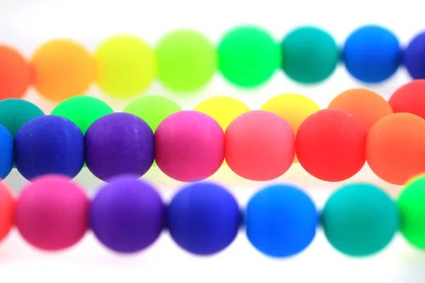 Rainbow pärlor isolerade — Stockfoto