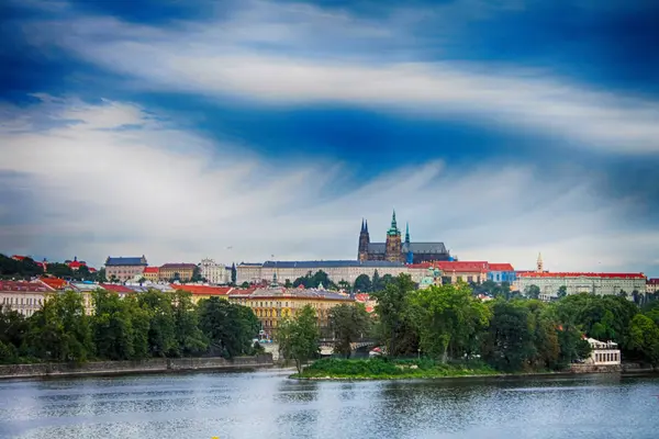 Prague castle and river — Stock Photo, Image