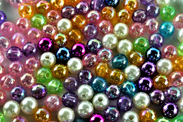 Perles en plastique couleur — Photo