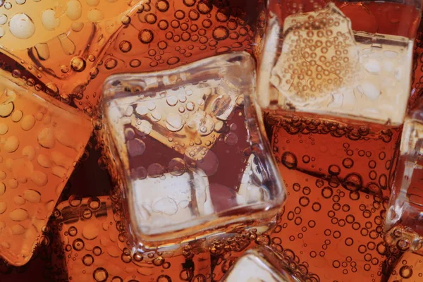 Bebida de cola con textura de cubitos de hielo —  Fotos de Stock