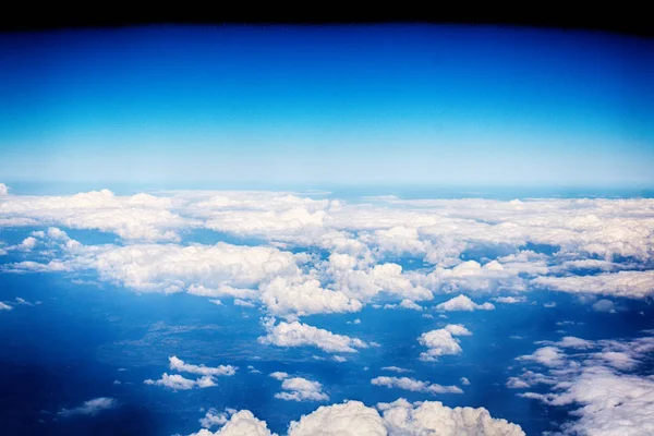 Тучи и голубое небо — стоковое фото