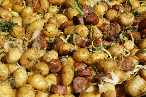 Hele gebakken aardappelen — Stockfoto