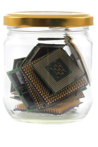 Chipy komputerowe w szklanej butelce — Zdjęcie stockowe