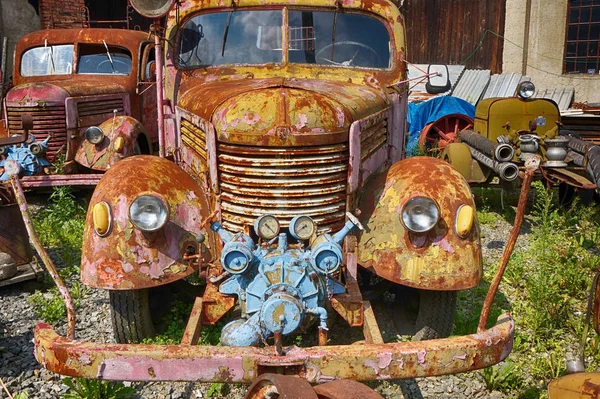 Ferruginous old car — Stock Photo, Image