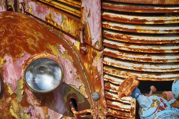 鉄の古い車 — ストック写真