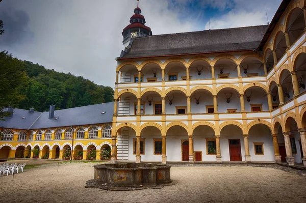 Velke losiny castle — Stockfoto