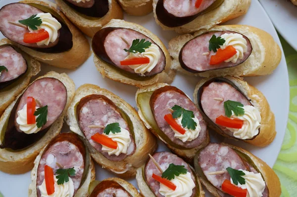 Tjeckiska smörgåsar - typisk tjeckisk gourmetmat — Stockfoto
