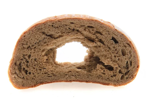 Oud brood met gat geïsoleerd — Stockfoto