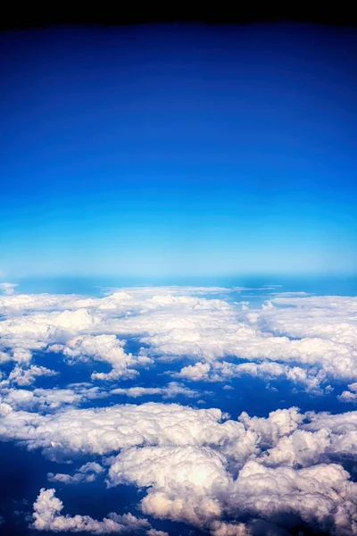 Chmury na tle nieba — Zdjęcie stockowe