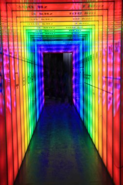 Gökkuşağı ışık kapı