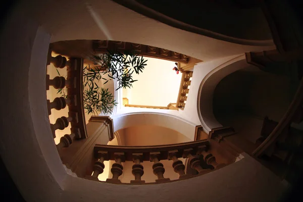 Viejas escaleras en el castillo — Foto de Stock