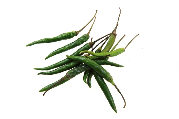 Zielone chilli na białym tle — Zdjęcie stockowe