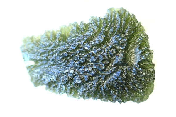 Grünes Moldawit-Mineral aus der Tschechischen Republik isoliert — Stockfoto