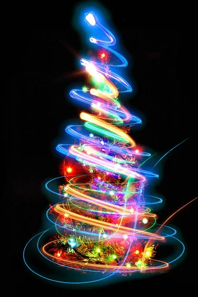 Різдвяна ялинка з кольорових вогнів — стокове фото