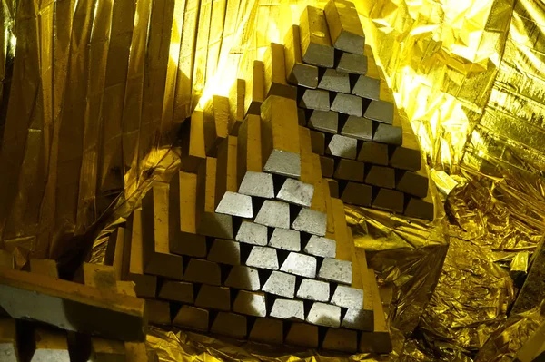 Tesouro de ouro na mina de ouro — Fotografia de Stock