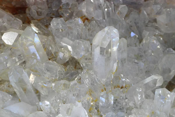 Sfondo bianco cristallo di rocca — Foto Stock