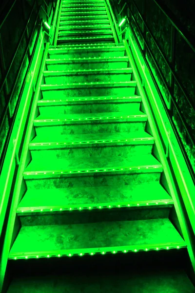 Green light stairs — Stock Photo, Image